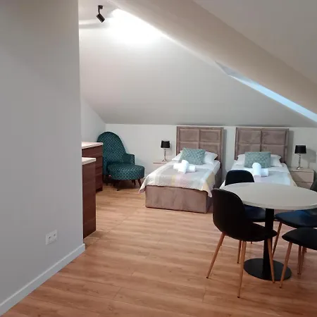 Klwatecka 20 شقة فندقية 4*