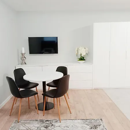 Klwatecka 20 شقة فندقية 4*