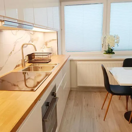 Klwatecka 20 شقة فندقية 4*